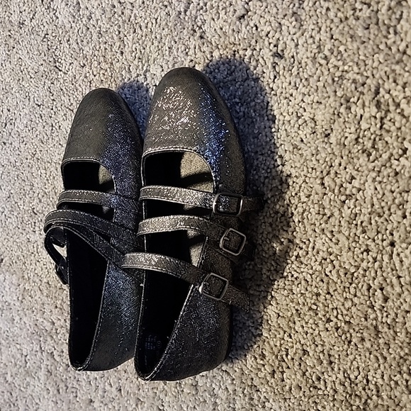 American Eagle shoes with velcro straps size 11.. - Picture 4 of 6